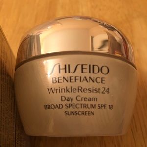 Shiseido Benefiance WrinkleResist24 day cream